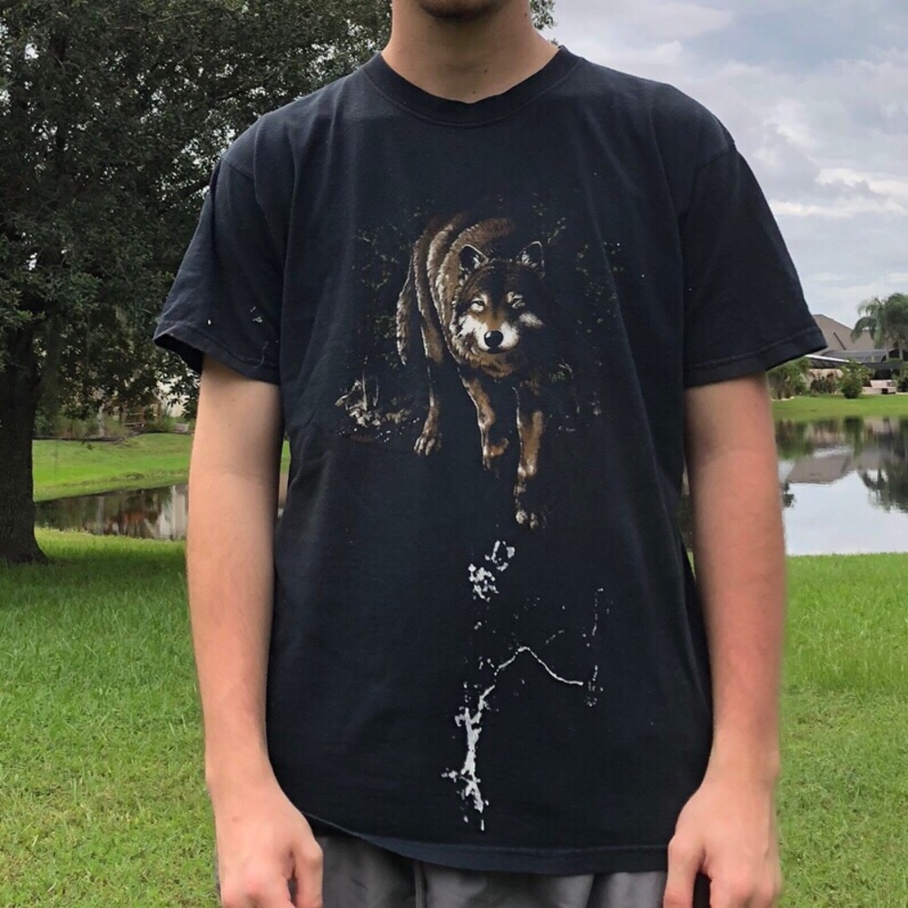 ✫vintage 90s stand-alone wolf tee